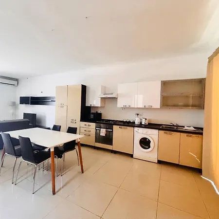 Stylish Penthouse With Side Sea-views Gzira