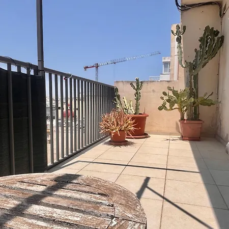 Stylish Penthouse With Side Sea-views * Gzira