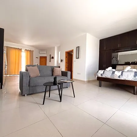 Stylish Penthouse With Side Sea-views Apartament *