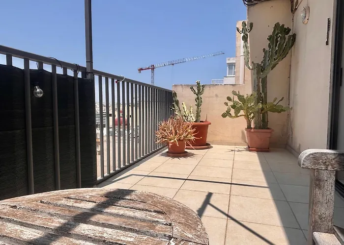 Stylish Penthouse With Side Sea-views * Gzira