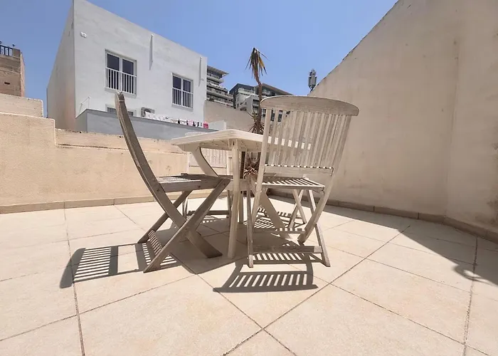 Lägenhet Stylish Penthouse With Side Sea-views