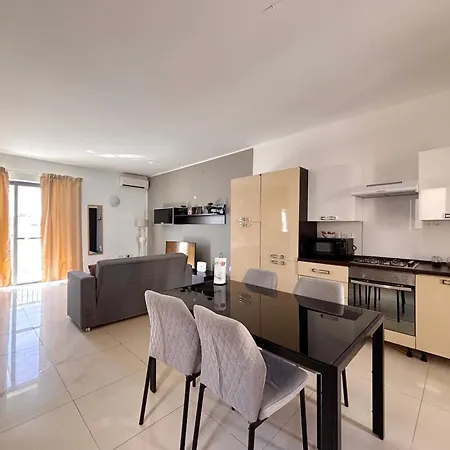 Stylish Penthouse With Side Sea-views Apartment Gzira