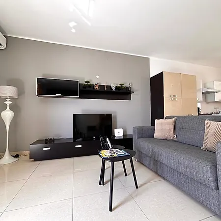 Apartment Stylish Penthouse With Side Sea-views *