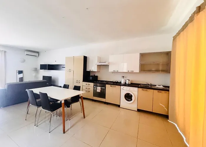 Stylish Penthouse With Side Sea-views グジラ