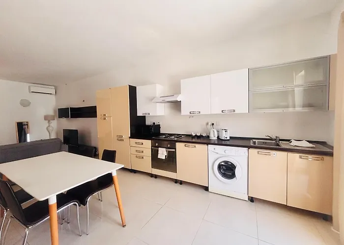 アパート Stylish Penthouse With Side Sea-views グジラ