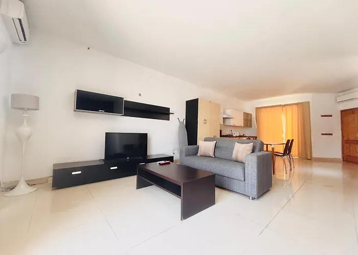 Stylish Penthouse With Side Sea-views アパート