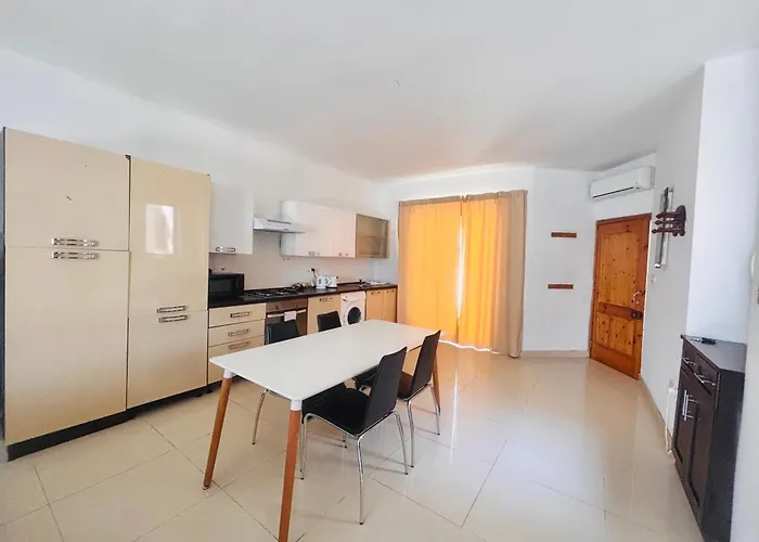 Stylish Penthouse With Side Sea-views アパート グジラ