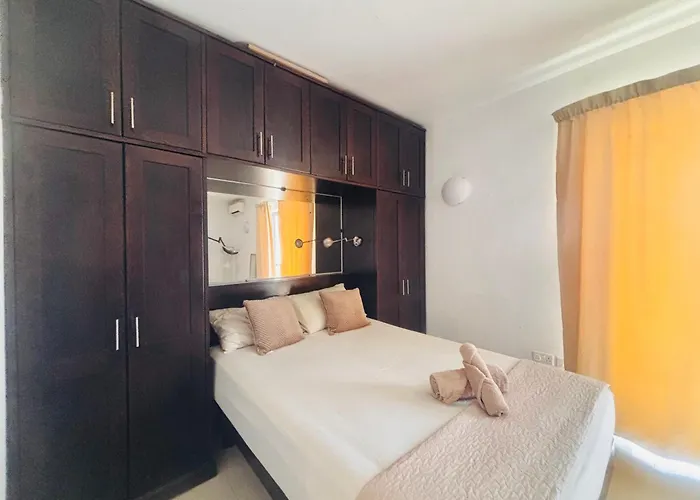 アパート Stylish Penthouse With Side Sea-views *