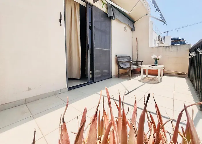 アパート Stylish Penthouse With Side Sea-views *