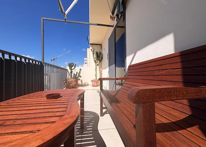 Stylish Penthouse With Side Sea-views